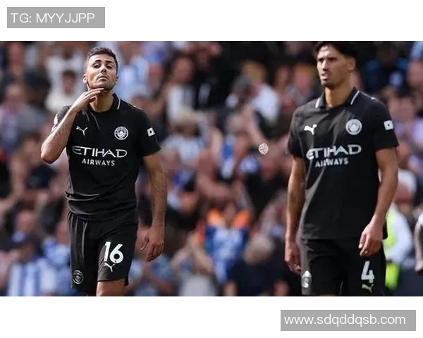 曼联逆袭击败曼城，继续领跑英超积分榜，瓜帅面临压力